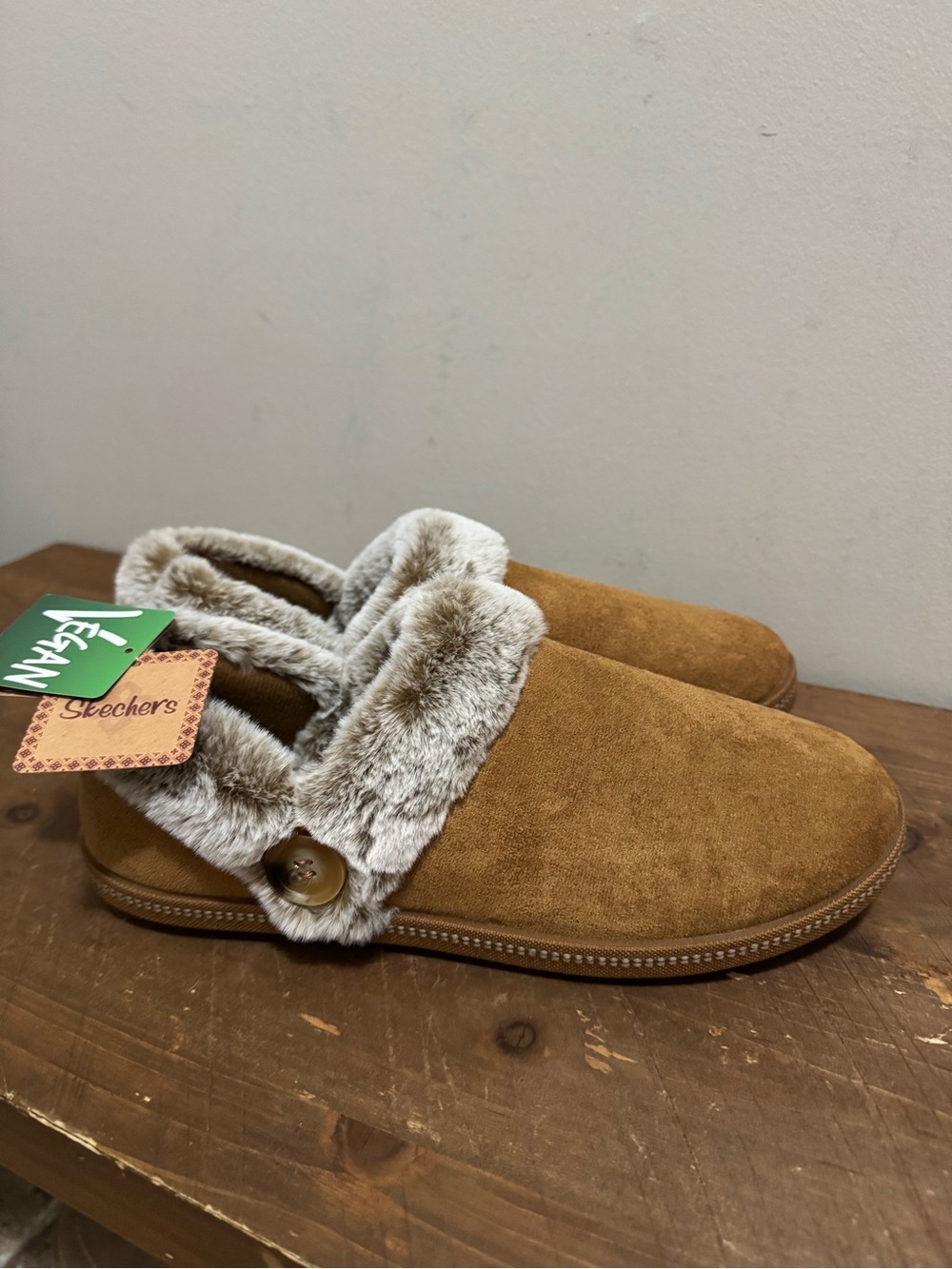 Skechers Women’s Faux-Fur Trim Slip-On Slippers Size 10
